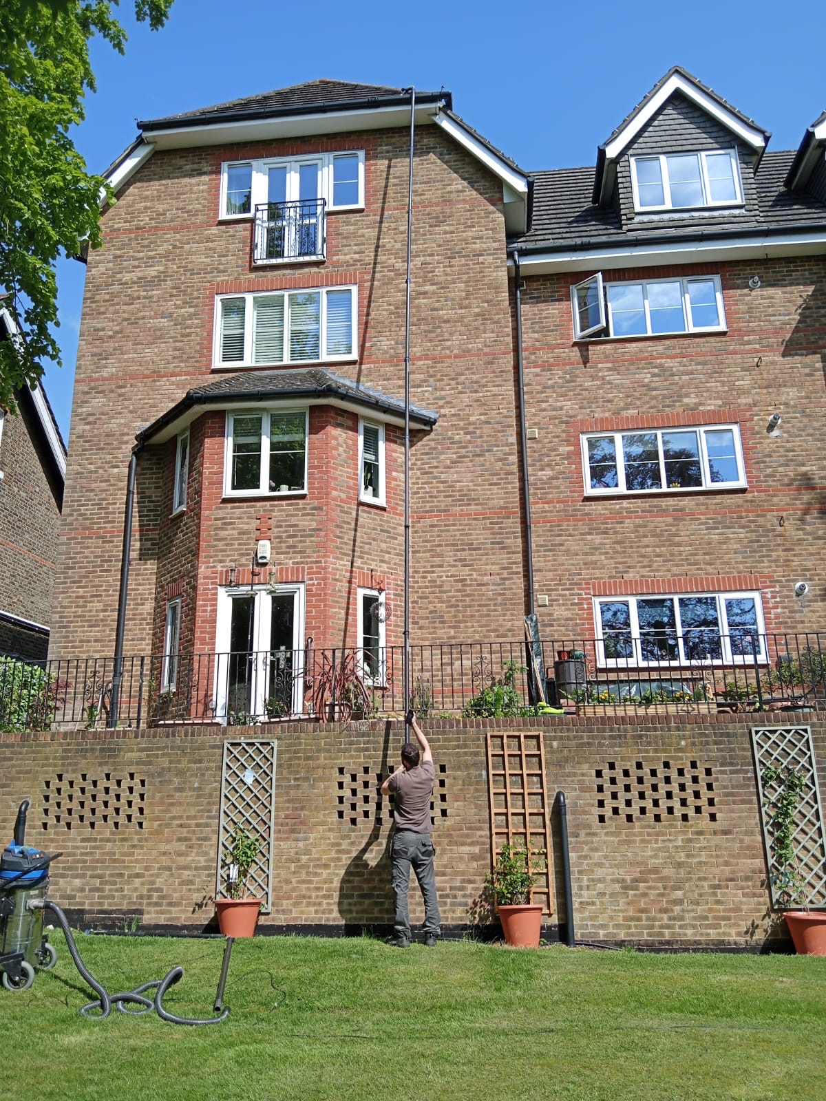 Gutter Cleaning London, uPVC & Downpipe Unblocking