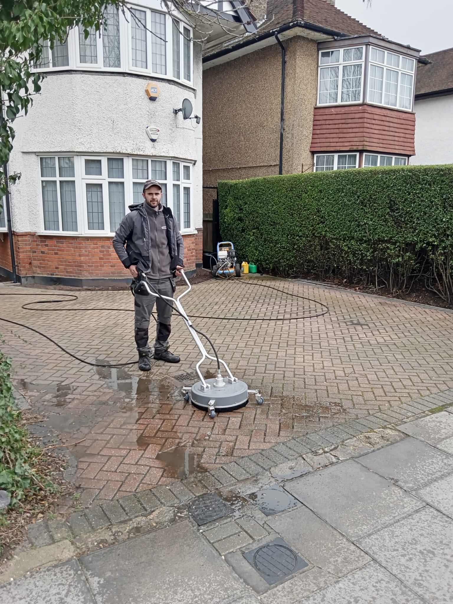Pressure Washing Services London - Kind Contractors
