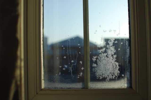 How to Stop Condensation on Windows in Winter? - Kind Contractors